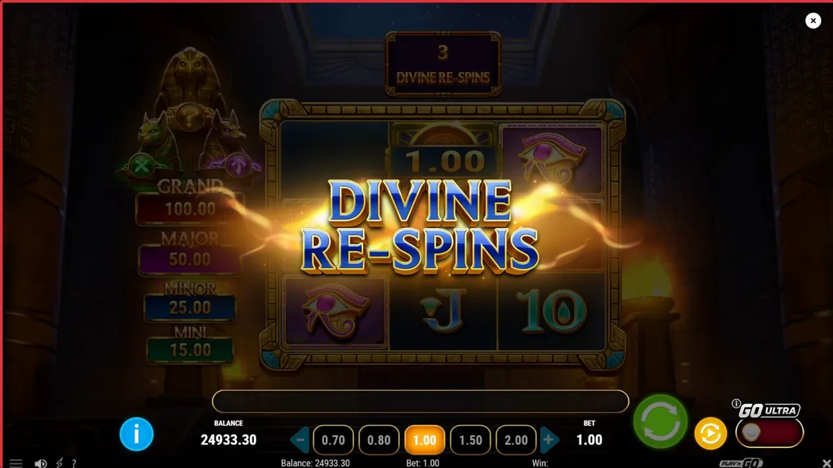 Interface do jogo Temple of Three com estátuas de deuses egípcios e símbolos dourados